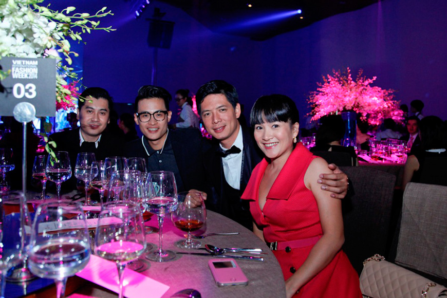 Vợ chồng Bình Minh bên Hà Anh Tuấn