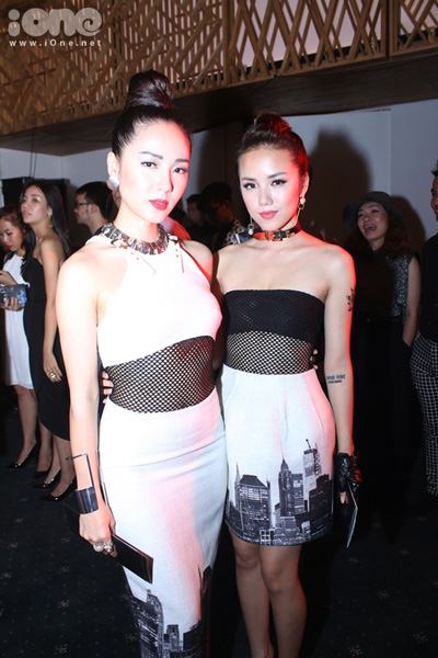 Chị em Phương Linh - Phương Ly đọ dáng chuẩn